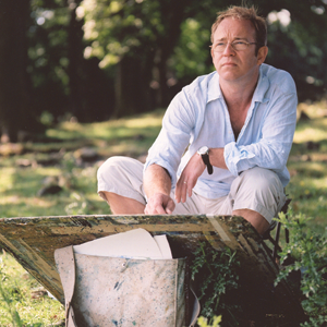 artist Rory Browne painting in a field